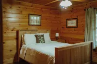 Cozy Cabin with Beautiful Mountain Views Near Shenandoah National Park in Luray