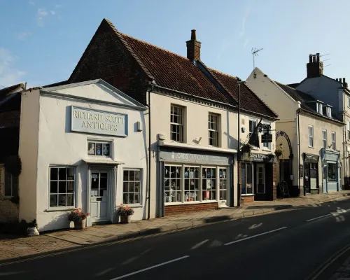 Sarah's - A Georgian townhouse apartment in the heart of historic Holt. Hotels in Holt