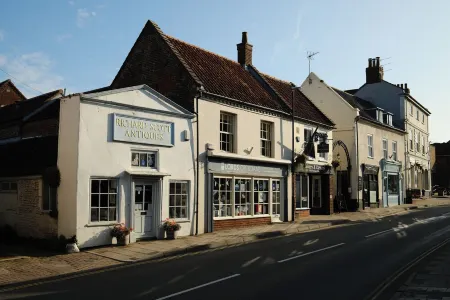 Sarah's - A Georgian townhouse apartment in the heart of historic Holt.