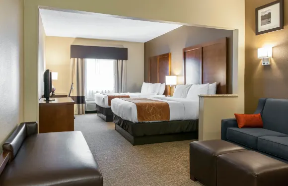 特雷霍特大學區舒適套房酒店