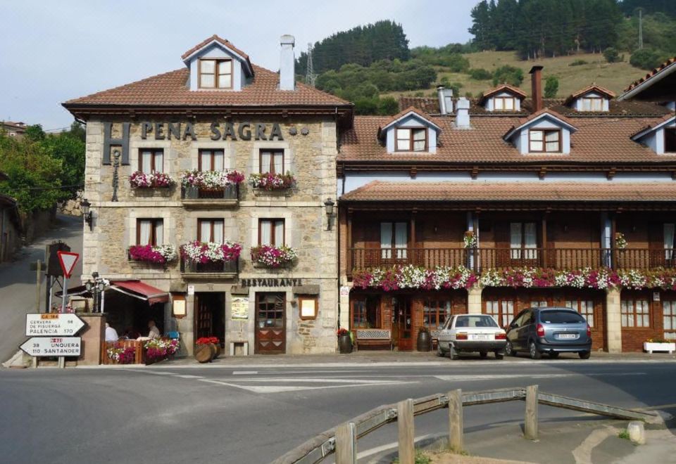 Hosteria Peña Sagra - Housity