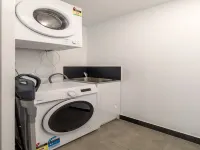 Chic 3-Bed in Central with Pool, Sauna and Gym