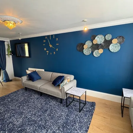 Modern and Spacious 3 Bed Retreat - Bracknell
