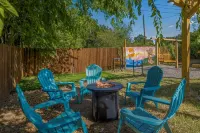 Poolside Paradise Room Fire Pit Hot Tub
