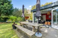 Tastefully Furnished Bungalow for 6 People With Lots of Privacy