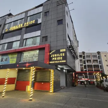 Hotel Jubilee Pride Отели рядом с достопримечательностью «Конгресс-центр Subham»