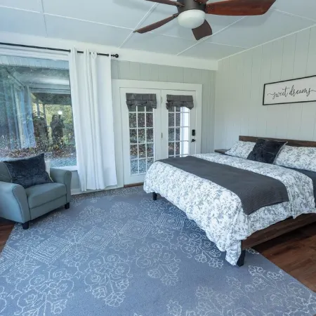 Restored 1800s Farmhouse in Beautiful Hocking Hills