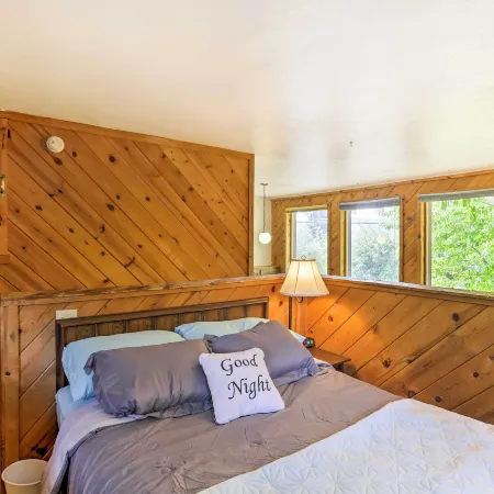 Cozy Studio Near Hiking & Skiing, Walk to Downtown