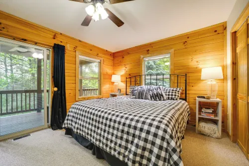 Peaceful Smoky Mountain Cabin w/ Deck & Fire Pit! - parking