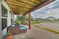 Rockport Bayfront Studio w/ Patio: 'Casa Familia' - Beach