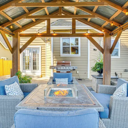 6 Mi to Autzen Stadium: Family Home w/ Hot Tub!