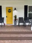 Modern 3Bed 2Bath, Short Drive to Rrg, Walk to Stores and Restaurants! So Clean!