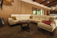 2 Blu Moons Hotels in Pinilla