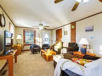 2 Mi to Stockton Lake: Family Home w/ Grill Hotels in Cedar County