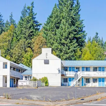 Capital O Stevenson Inn Riverside