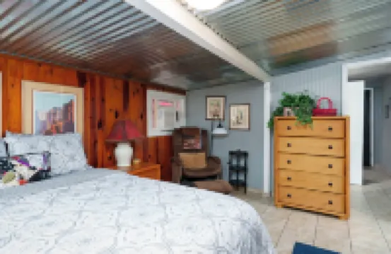 Creekside Retreat - Charming Cabin w/Deck, A/C, Firepit, & Billy Creek View