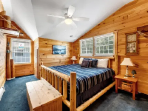 Lakefront Lodge w/ Indoor Hot Tub - Sleeps 19