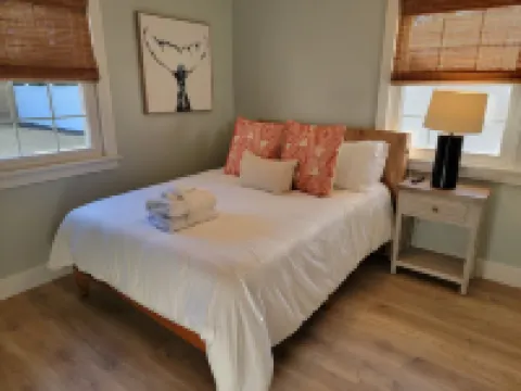 The Surf Shack 3R / 2 BA / Old Mt. Pleasant Near Beaches, Everything!