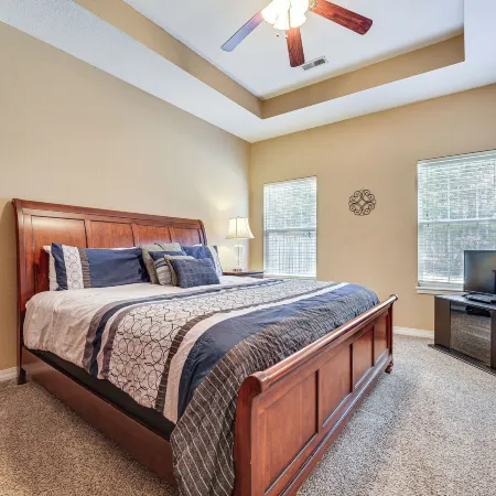 Walk to the Strip Family-Friendly Branson Home