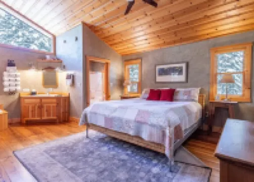 Gorgeous Mountain Views and Cozy Fireplace - Tranquil Sierra Retreat