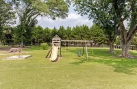 Quaint Carriage House - Minutes from Senoia and Trilith Studios.