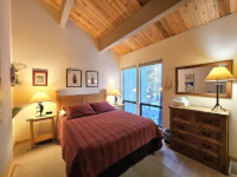 Cheyenne's Place 4 Bedroom Home by RedAwning Hotels in Kings Beach