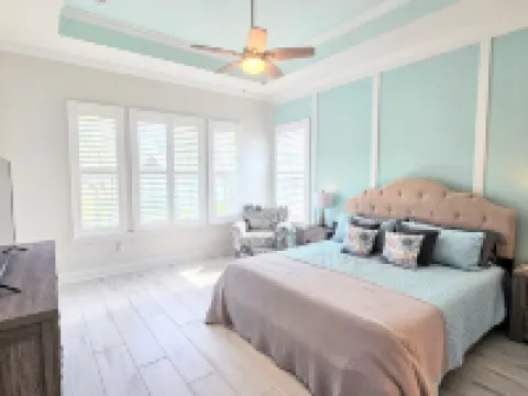 New Custom House! Private, Clean, Safe! Walk to the Beach! Hotels in Butler Beach