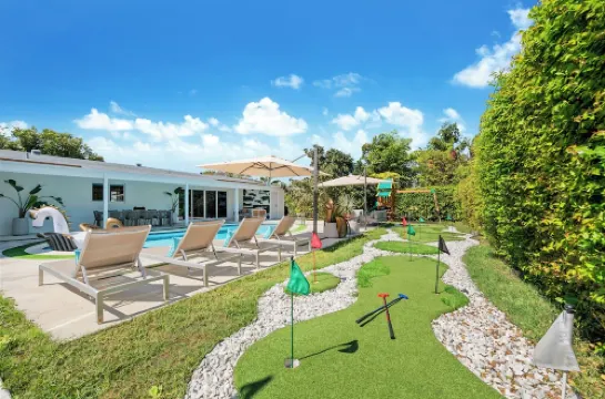 Miami Luxe Paradise /Heated Pool/ Mini Golf/ Playground/ Pool Table/ BBQ