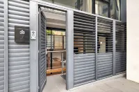 Modern Carlton Living Minutes to CBD - 4-Star