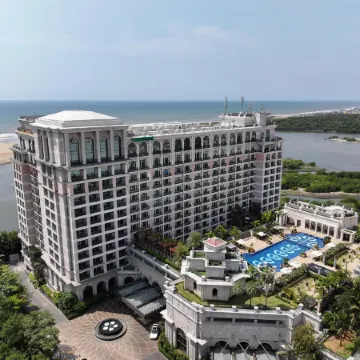 The Leela Palace Chennai Отели рядом с достопримечательностью «Храм Рамакришна Мутт»