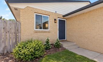 Chimney Park Retreat King Suite + Fenced Yard