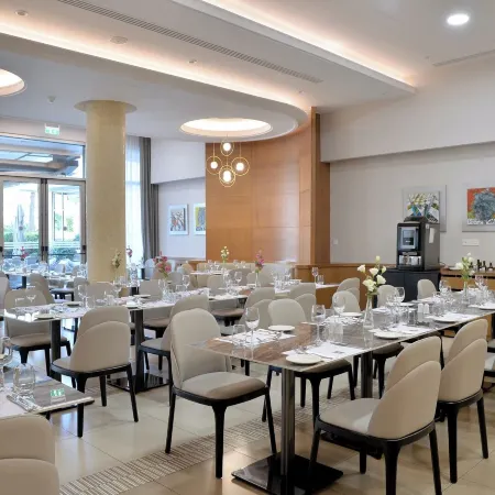 Ajax Hotel