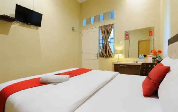 RedDoorz Plus Near Universitas Sumatera Utara