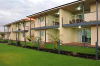 Pinnacles Edge Resort - parking