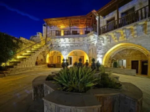 Holiday Cave Hotel โรงแรมใกล้Al Nazar Church