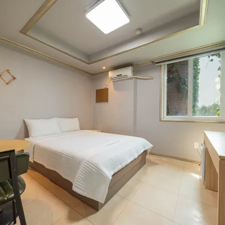 Jumunjin Hotel Отели рядом с достопримечательностью «Библиотека «Сунджу»»