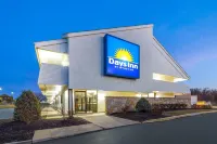 Days Inn by Wyndham Kansas City Northeast - breakfast