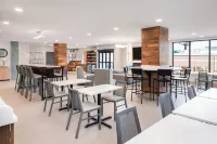 Garner Hotel Pigeon Forge Downtown by IHG - servizio colazione