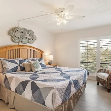 Luxurious 1-Bedroom Condo a Short Walk to Siesta Key Beach