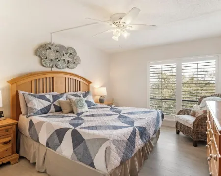 Luxurious 1-Bedroom Condo a Short Walk to Siesta Key Beach Hotéis em Siesta Key