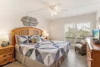 Luxurious 1-Bedroom Condo a Short Walk to Siesta Key Beach