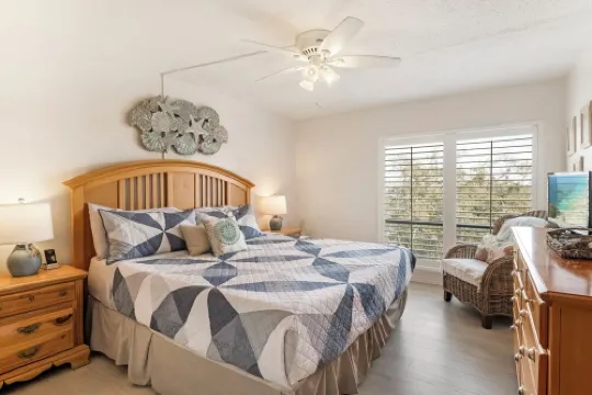 Luxurious 1-Bedroom Condo a Short Walk to Siesta Key Beach