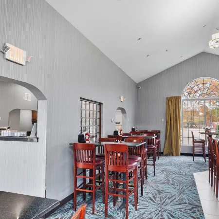 Best Western Plus the Inn at Hampton Отели в г. Хамптон