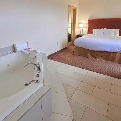 Econo Lodge City Centre Hotels near Richardson Memorial Stadium