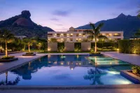 Hillcrest Hotel and Resort