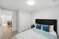 Luxury 2Bedroom Suite with Park Views in Calgary - บังกะโล