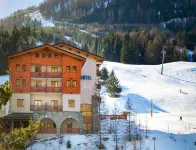 Alpine Base With Hot Tub & Pool