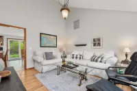 Oakway Oasis - 6 Minutes To Autzen 4 Bedroom Home