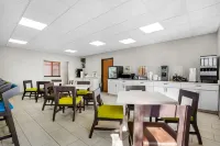 Red Roof Inn & Suites Tomah