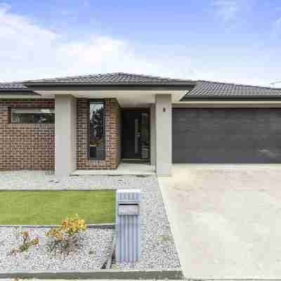Comfort and Space in Lara's Family Friendly Home Hotel Exterior